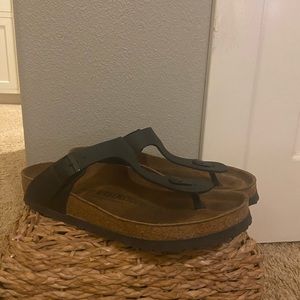 Birkenstocks- Black Gizeh